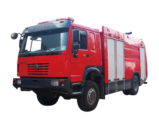 重汽豪沃越野消防车