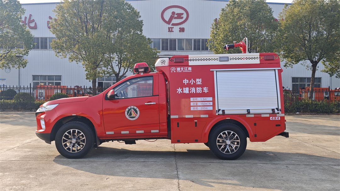 1769848869130248.jpg 庆铃皮卡单排1.5吨水罐消防车03.jpg