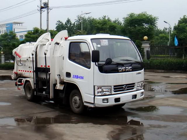 国四排放小型自装卸式垃圾车