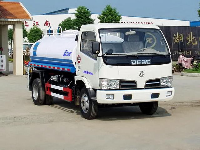 东风国四绿化喷洒车